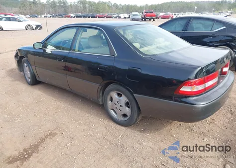 2001 Lexus Es 300 z USA, uszkodzony, nr VIN JT8BF28G110317452